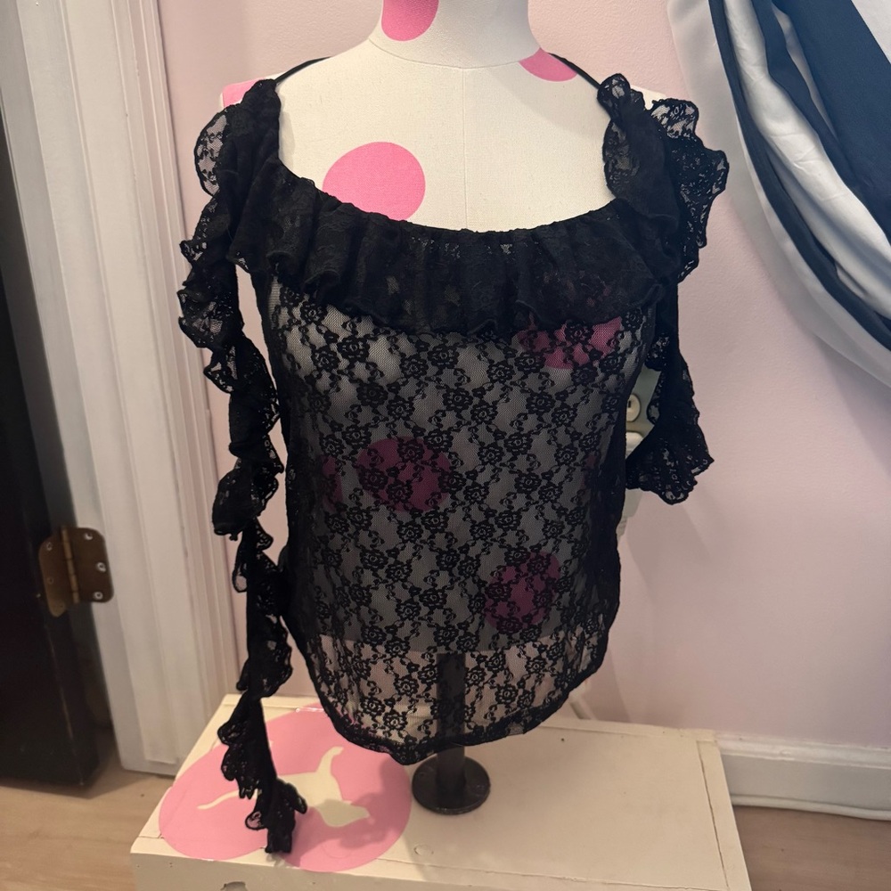 Dolls Kill MYSTERY GIRL LACE SCARF TOP
GENERATION KISS NWT